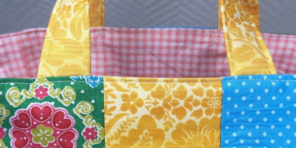 Blog-Inhaltsbild für 'Kindertasche im Patchwork-Style - Kostenlose Nähanleitung'