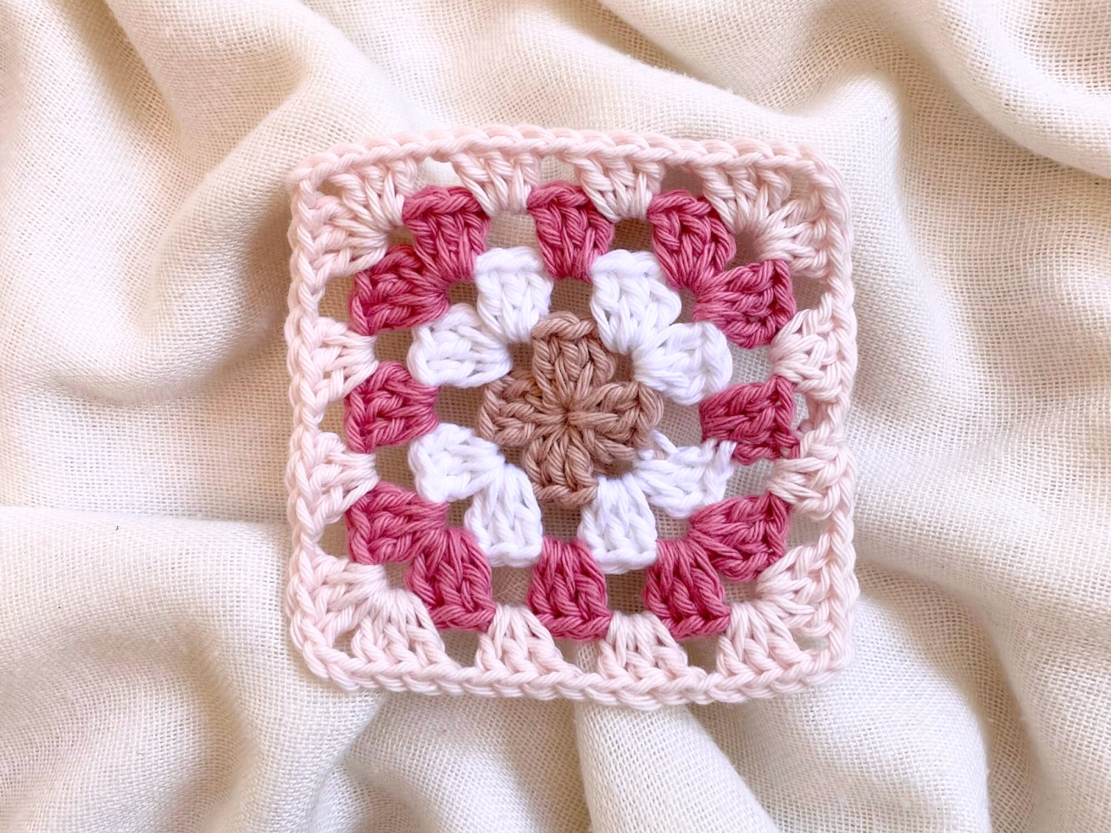 Blog-Inhaltsbild für 'Garnreste sinnvoll verwerten – Ideen, Tipps und Projekte'