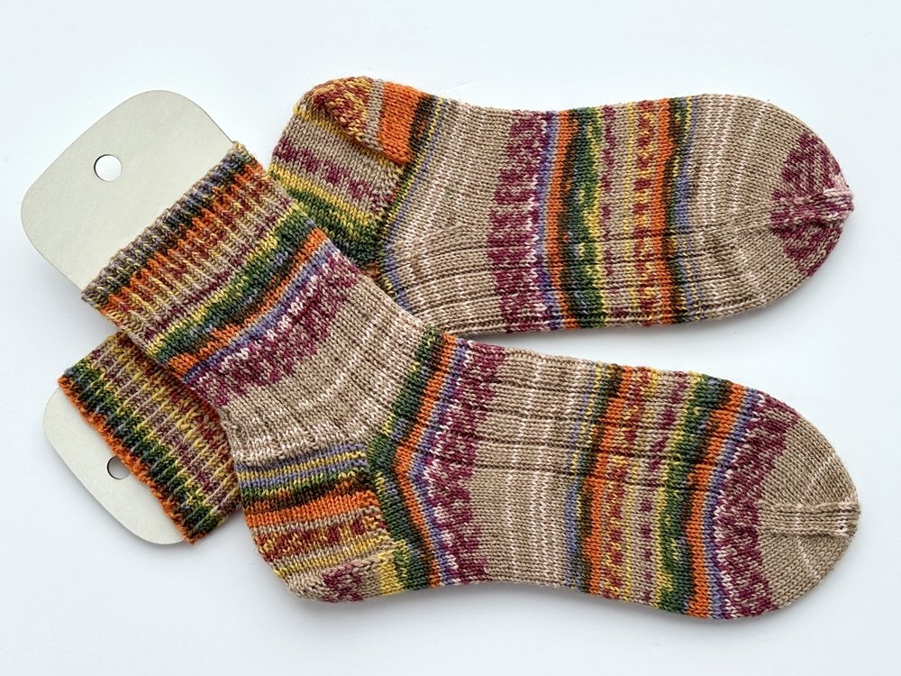 Blog-Inhaltsbild für 'Socken-Workshop Teil 1: Materialkunde, Bündchen, Schaft'