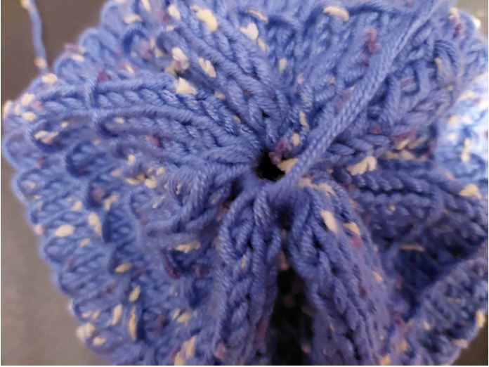 Blog-Inhaltsbild für 'Kostenlose Strickanleitung – Partnerlook-Mützen für Vater und Sohn'