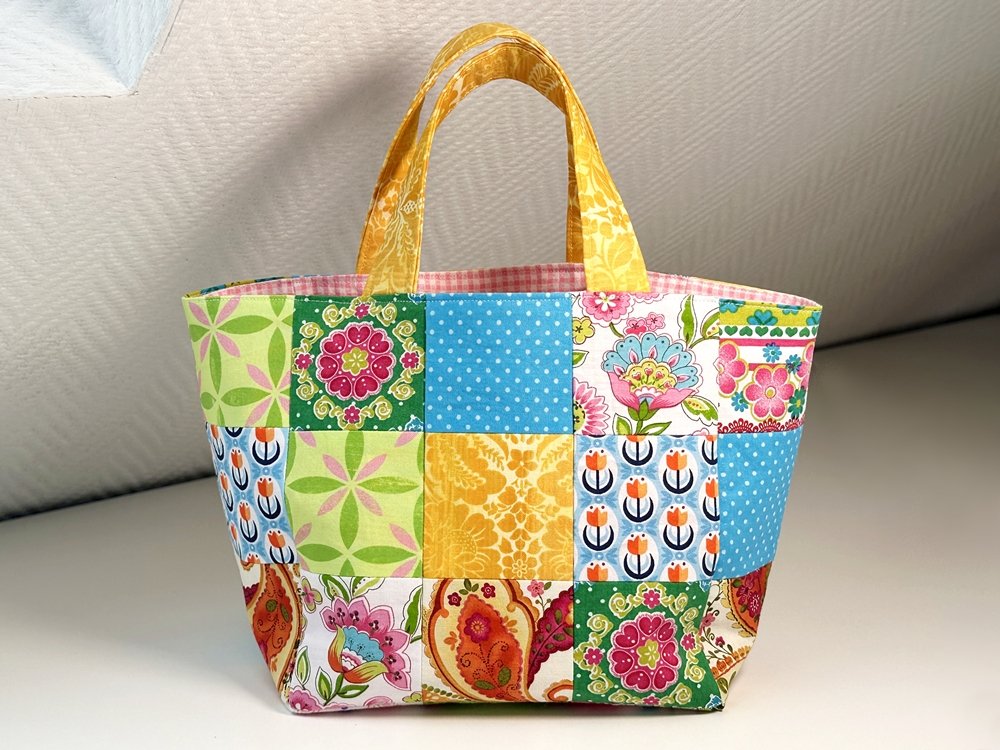 Blog-Inhaltsbild für 'Kindertasche im Patchwork-Style - Kostenlose Nähanleitung'