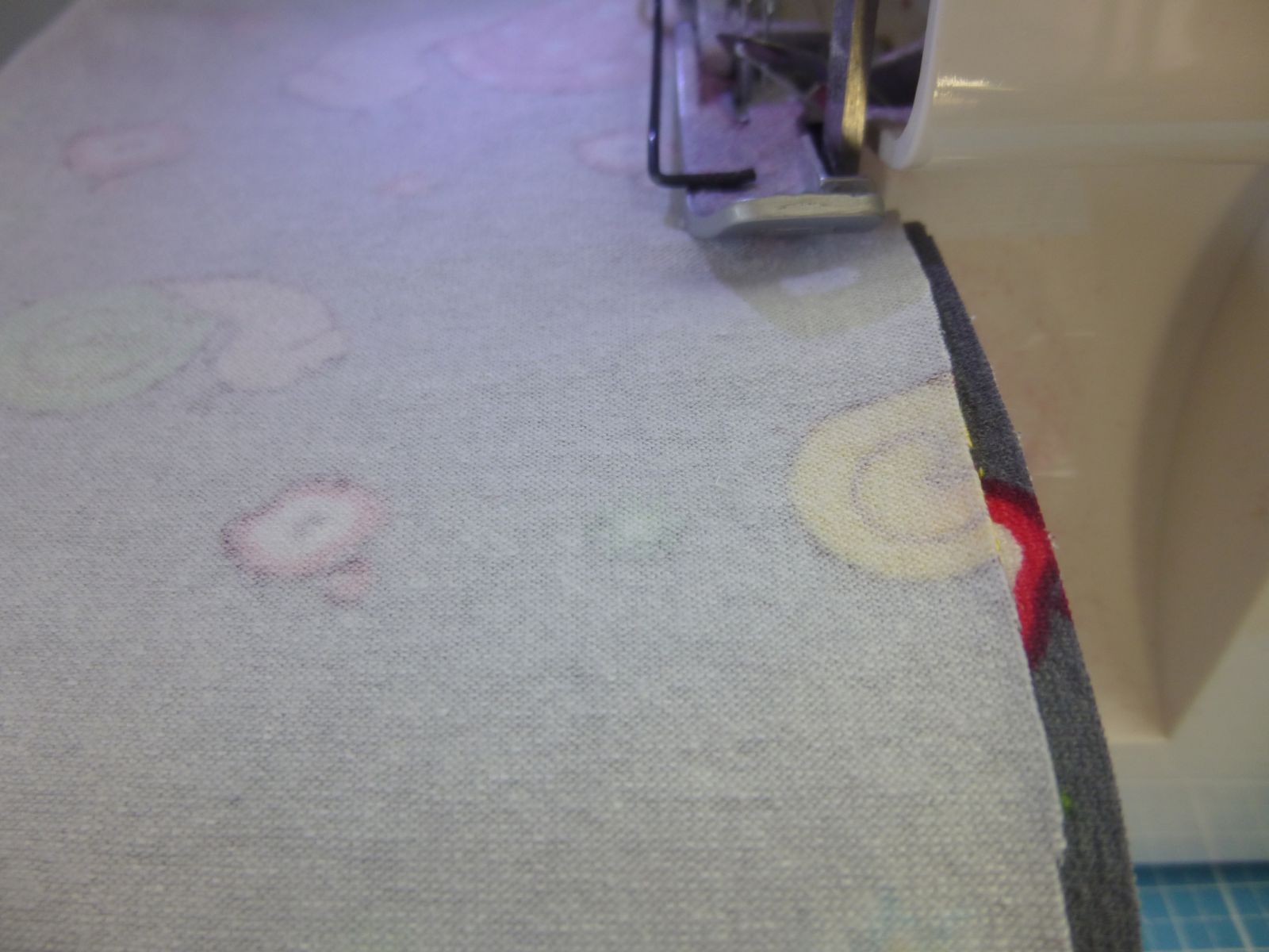 Blog-Inhaltsbild für 'Näh-Anleitung: Schönes Halstuch / Dreieckstuch'