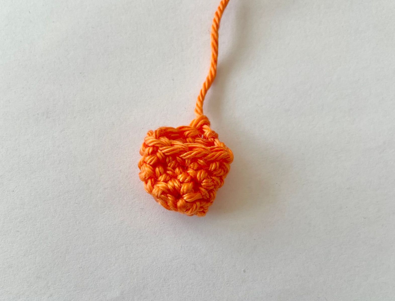 Blog-Inhaltsbild fĂŒr 'đđŠ HĂ€kelanleitung: Halloween-Eule mit KĂŒrbis â ein schaurig-schöner Deko-Hit! đŠđ'