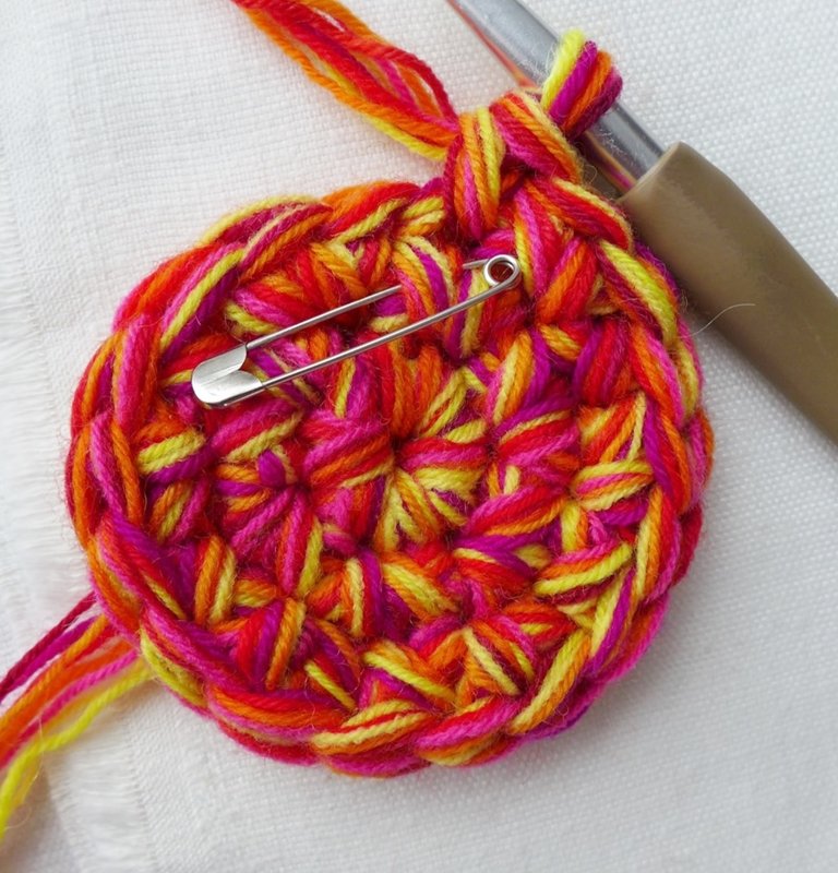 Blog-Inhaltsbild für 'Kostenlose Häkelanleítung Bezug für Sitzball aus Wollresten'