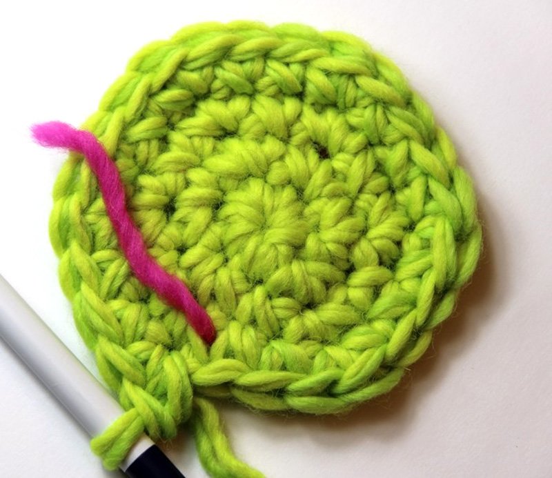 Blog-Inhaltsbild für 'Gefilztes rundes Sitzkissen aus Wollresten'