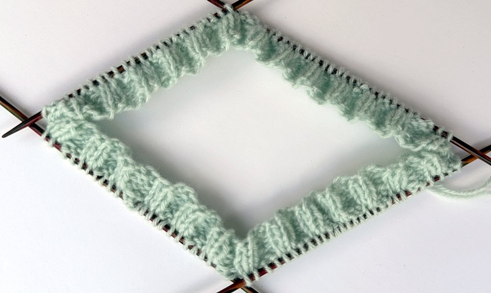 Blog-Inhaltsbild für 'Strickanleitung Babyhose in 3 Größen'