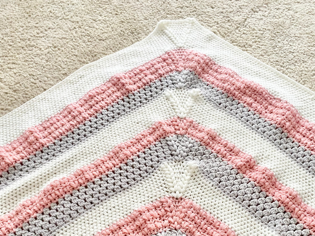 Blog-Inhaltsbild für '14. Herzensdiamanten von Wolldiamant: Herzensdiamantkuscheldecke- Ein Stück Geborgenheit – Masche für Masche'