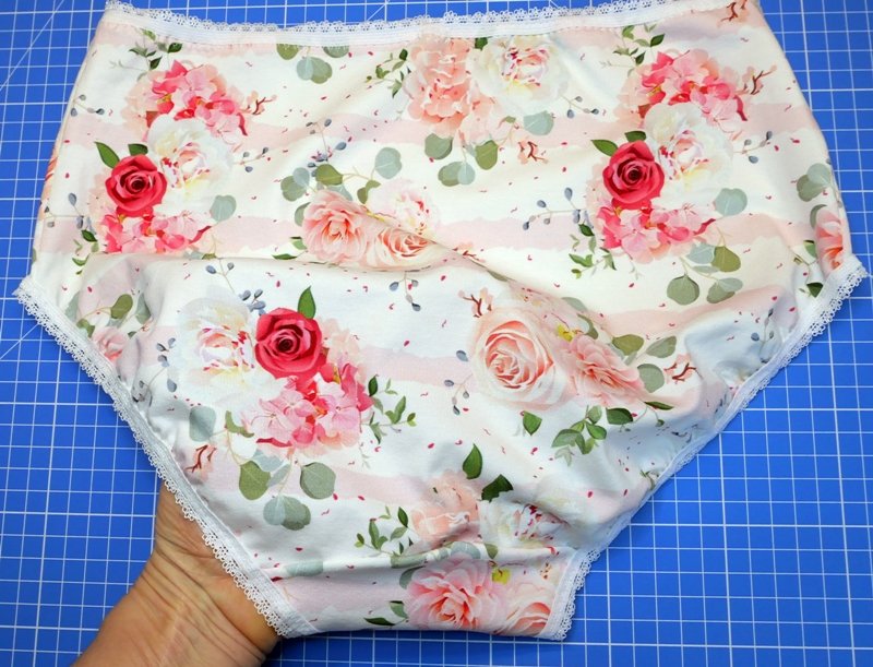 Blog-Inhaltsbild für 'Damenslips einfach selber nähen - Teil 2: Bündchen einfassen, Varianten, Tipps und Tricks'