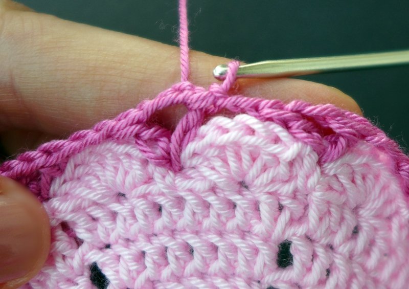 Blog-Inhaltsbild für 'Bunte Untersetzer in Seerosen-Optik - Kostenlose Häkelanleitung'