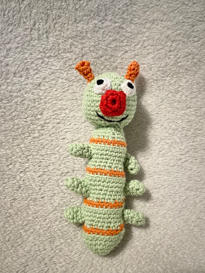 Blog-Inhaltsbild für '🐛 Niedliche Amigurumi-Raupe – Häkelanleitung für Anfänger'