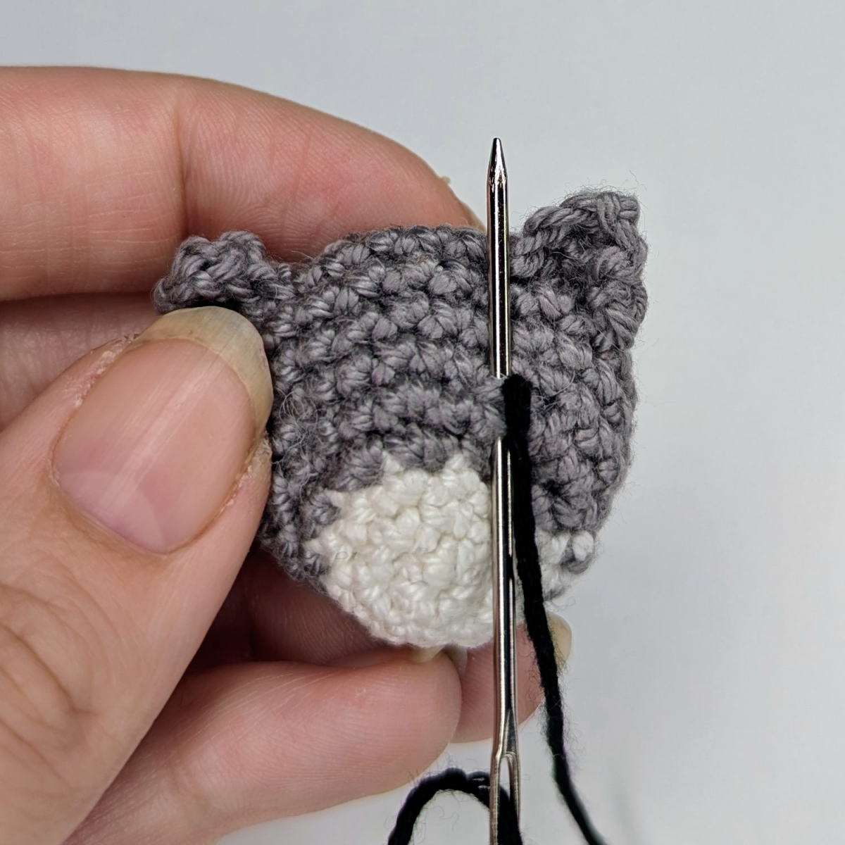 Blog content image for 'Free Crochet Pattern: Cat Keychain with Heart'