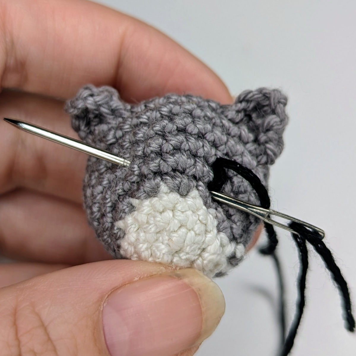 Blog content image for 'Free Crochet Pattern: Cat Keychain with Heart'