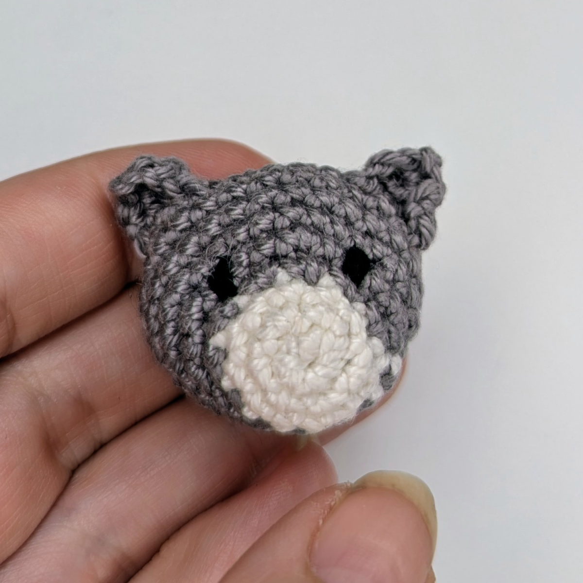 Blog content image for 'Free Crochet Pattern: Cat Keychain with Heart'