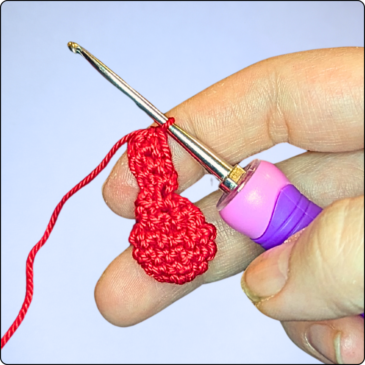 Blog-Inhaltsbild für 'Kostenlose Häkelanleitung: Schlüsselanhänger Erdbeere'
