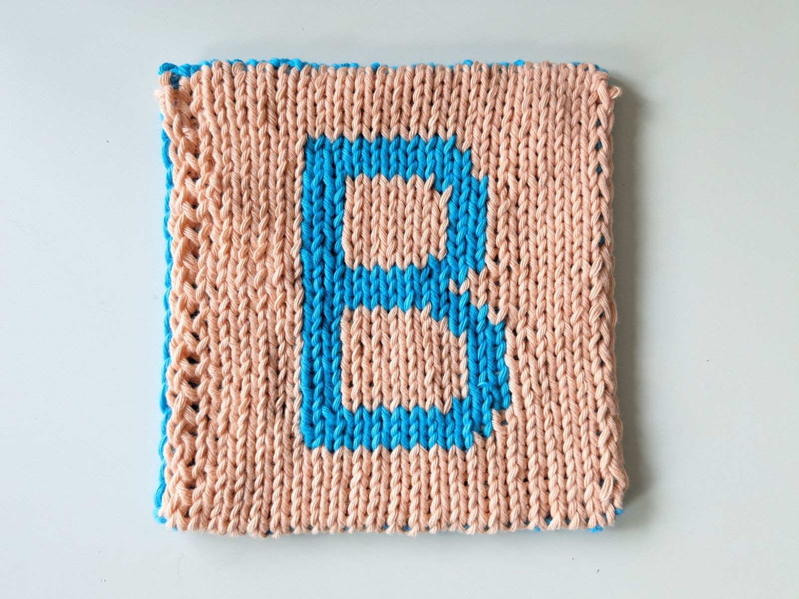 Blog-Inhaltsbild für 'Kostenlose Strickanleitung für ein "B" - in Doubleface'