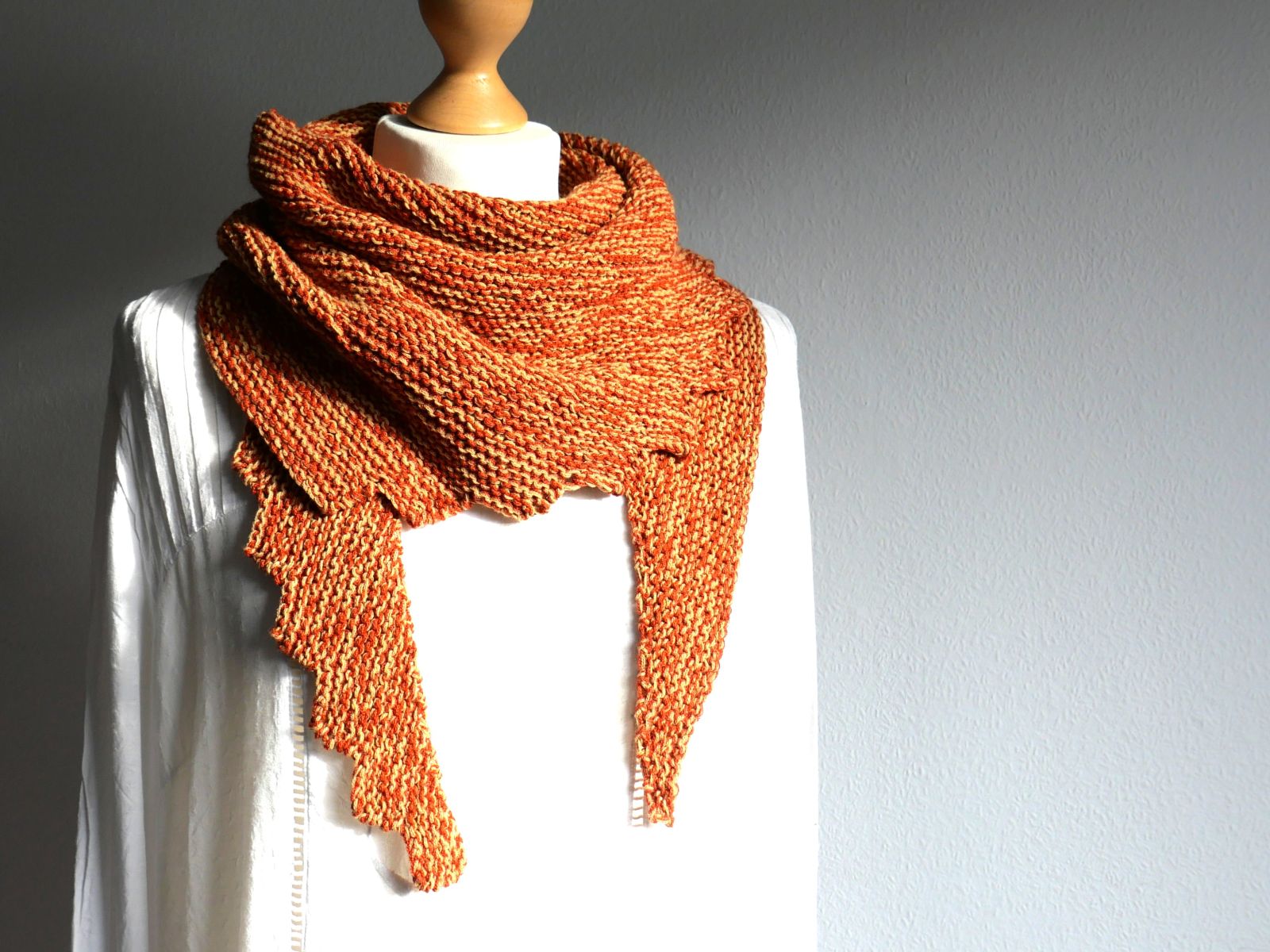 Blog-Inhaltsbild für 'Free Knitting Pattern “Zackenbarsch” – A Scarf with a Special Shape'