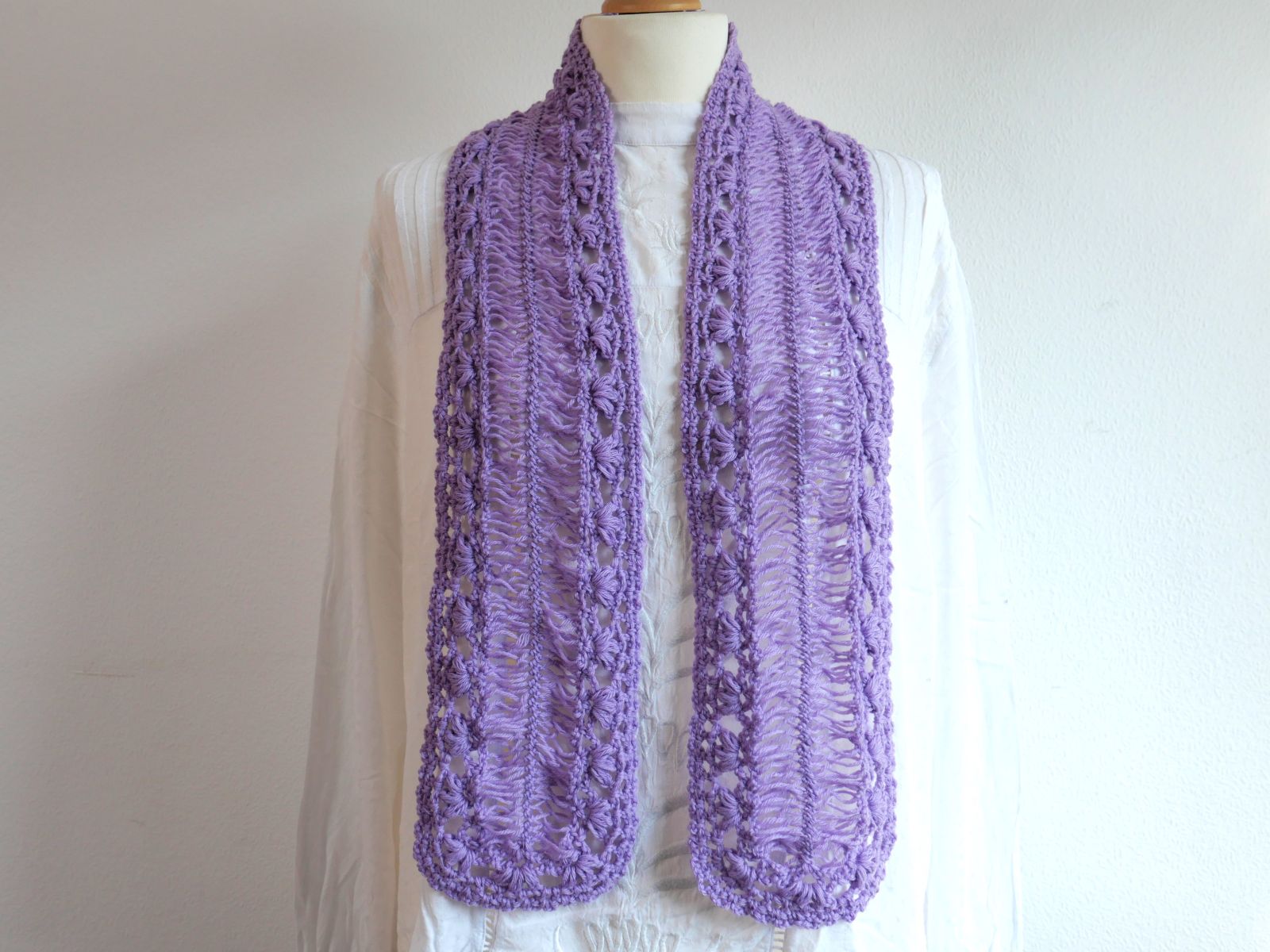 Blog-Inhaltsbild für 'Alte Liebe rostet nicht: Gabelhäkeln Teil 2 – Kostenlose Anleitung für einen charmanten Schal'