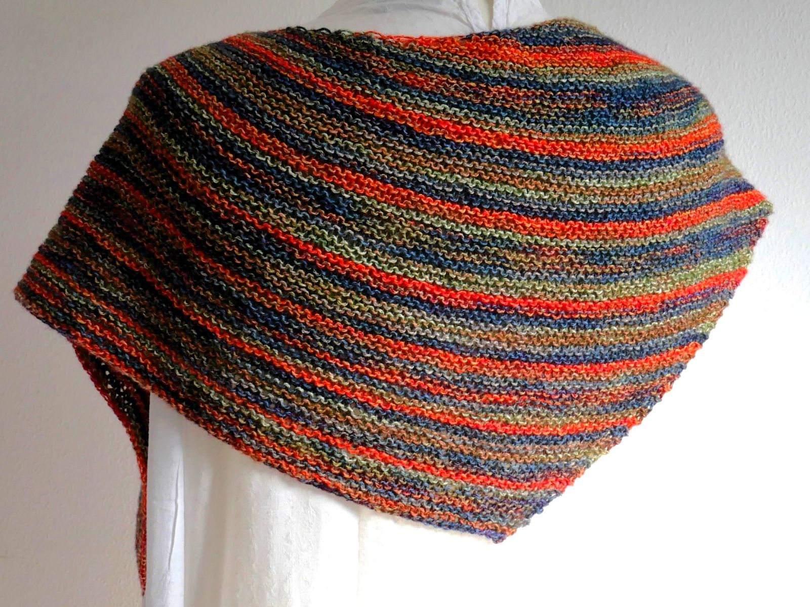 Blog-Inhaltsbild für 'Knitting a Boomerang Shawl – Free Knitting Pattern'