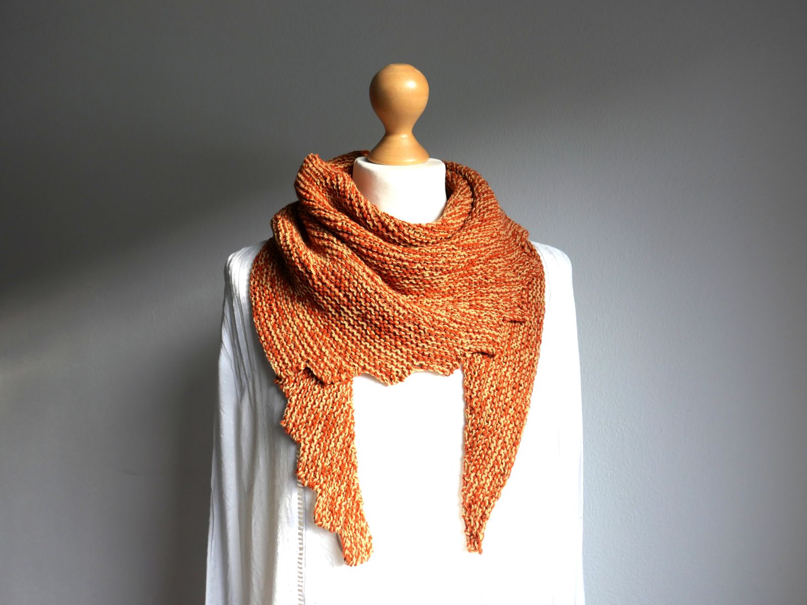 Blog-Inhaltsbild für 'Free Knitting Pattern “Zackenbarsch” – A Scarf with a Special Shape'