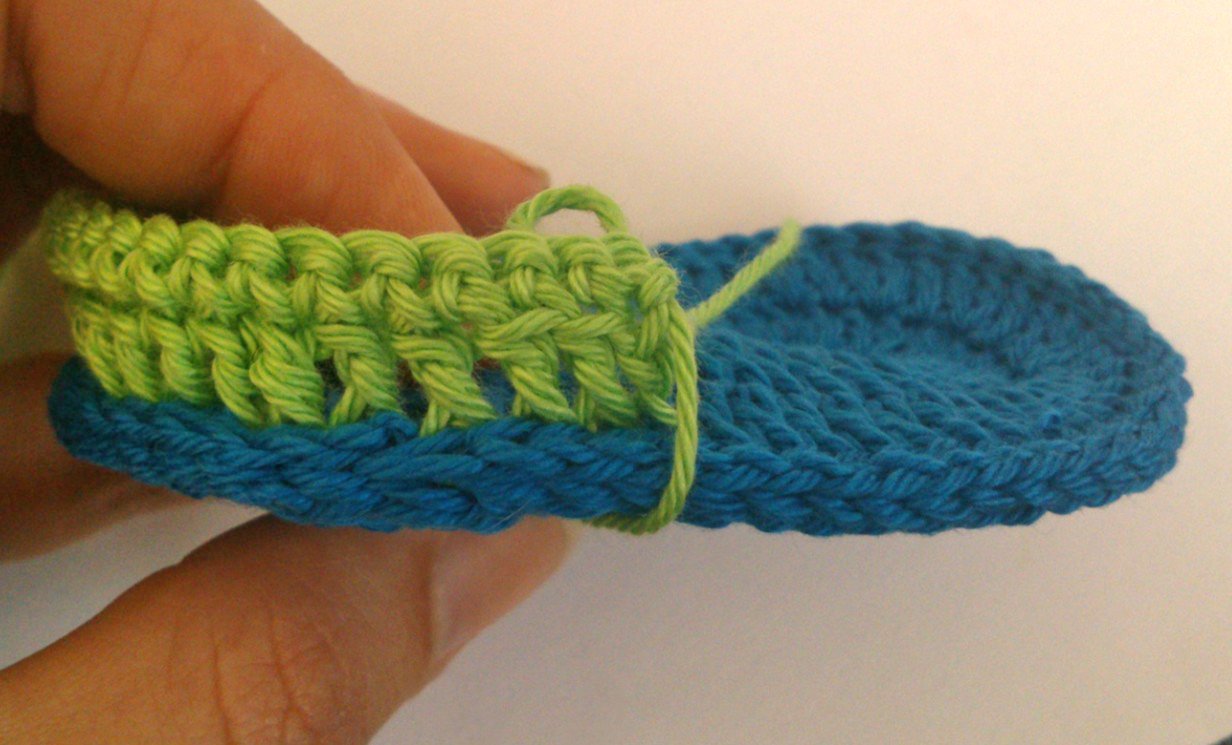 Blog-Inhaltsbild für 'Häkelanleitung Baby-Schuhe für Jungen & Mädchen'