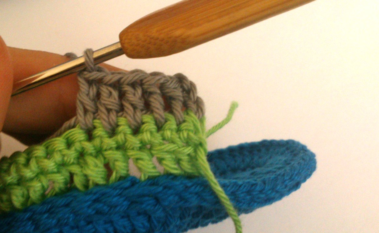 Blog-Inhaltsbild für 'Häkelanleitung Baby-Schuhe für Jungen & Mädchen'