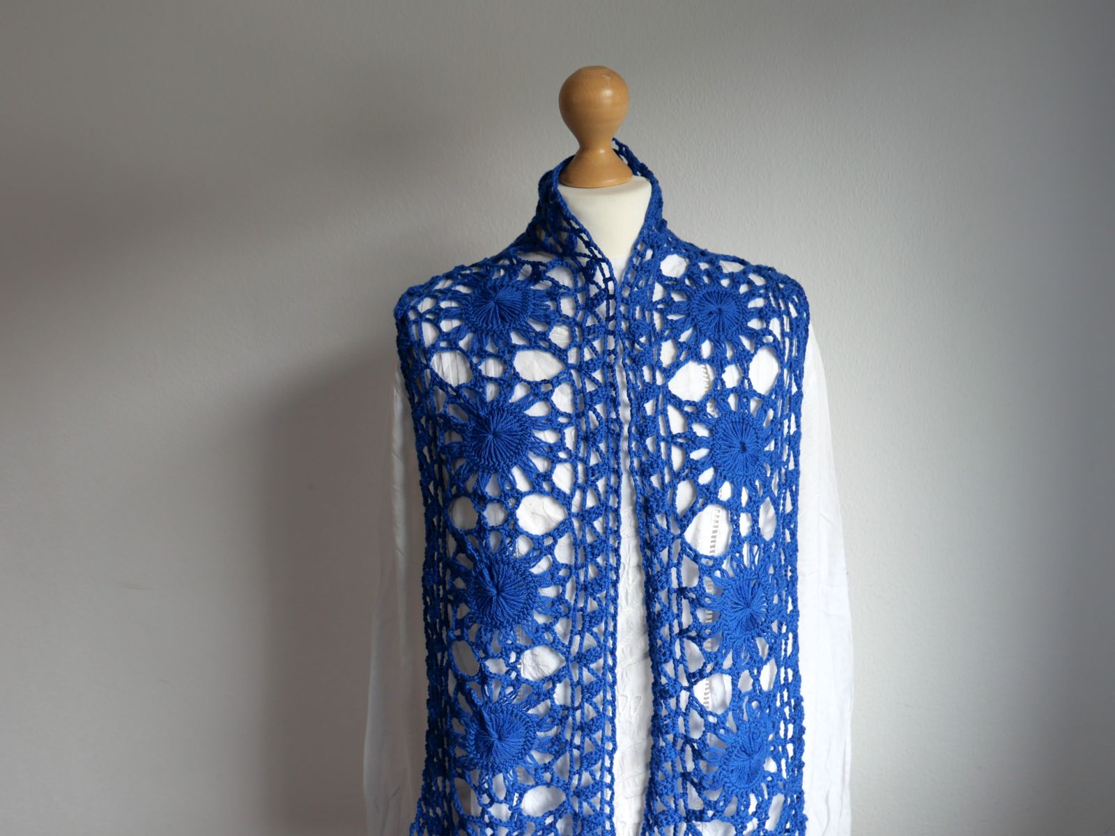 Blog-Inhaltsbild für 'Was zusammengehört, wächst zusammen – Gabelhäkeln Teil 5: 12-Ecke verbinden & umrahmen – Kostenlose Anleitung für einen Gabelhäkelschal'