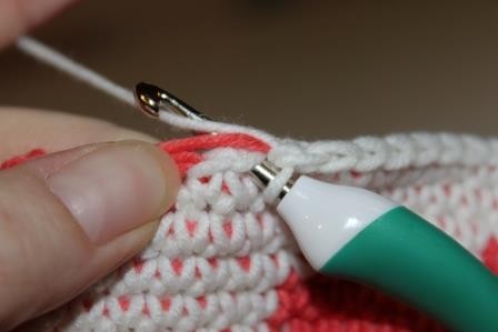 Blog-Inhaltsbild für 'kostenlose Häkelanleitung für ein Herz-Stirnband in der Tapestry Technik (für Babys und Kleinkinder)'