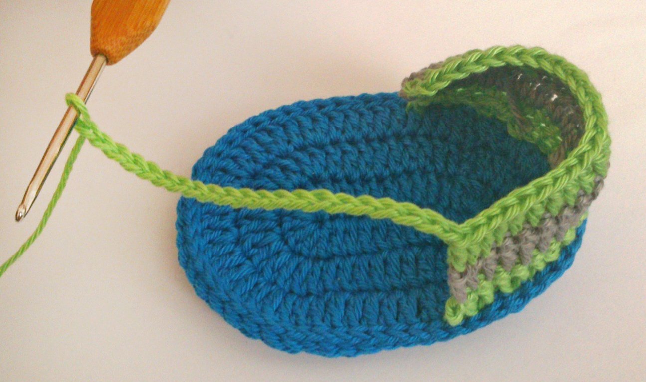 Blog-Inhaltsbild für 'Häkelanleitung Baby-Schuhe für Jungen & Mädchen'