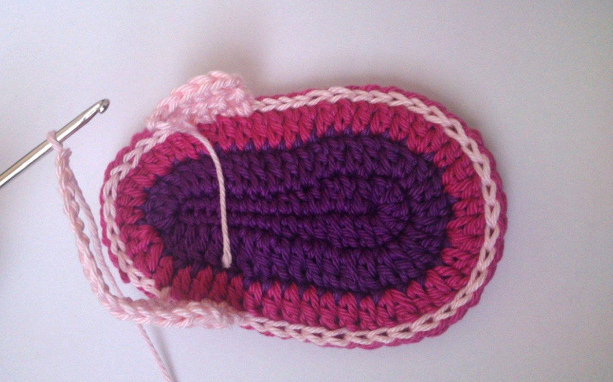 Blog-Inhaltsbild für 'Häkelanleitung Baby-Schuhe für Jungen & Mädchen'