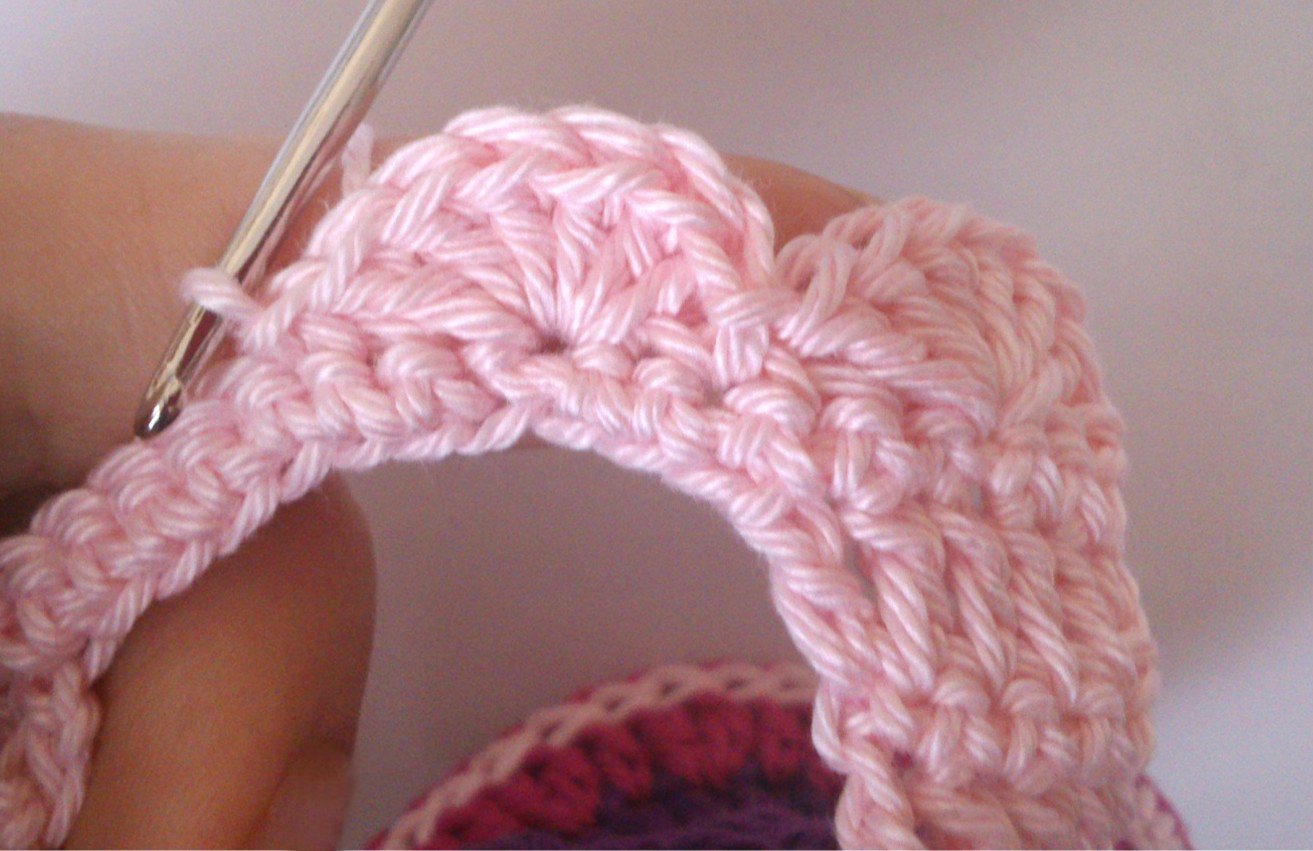 Blog-Inhaltsbild für 'Häkelanleitung Baby-Schuhe für Jungen & Mädchen'
