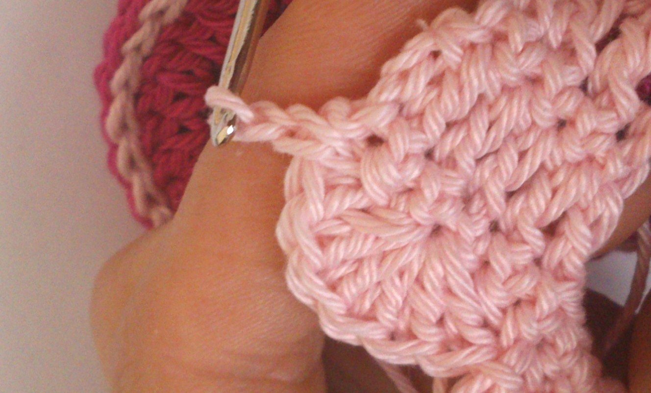 Blog-Inhaltsbild für 'Häkelanleitung Baby-Schuhe für Jungen & Mädchen'