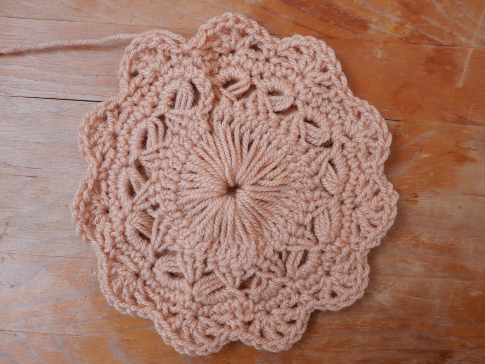 Blog-Inhaltsbild für 'Was zusammengehört, wächst zusammen – Gabelhäkeln Teil 5: 12-Ecke verbinden & umrahmen – Kostenlose Anleitung für einen Gabelhäkelschal'