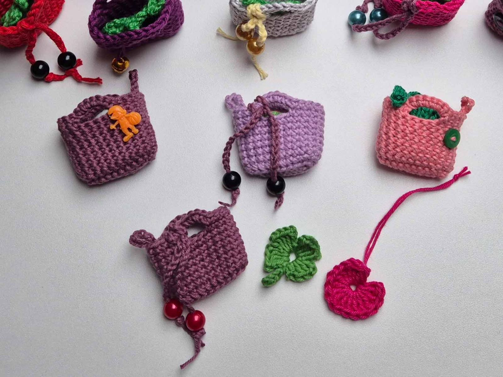 Bild zeigt verschiedene Tasche mit unterschiedlicher Dekoration