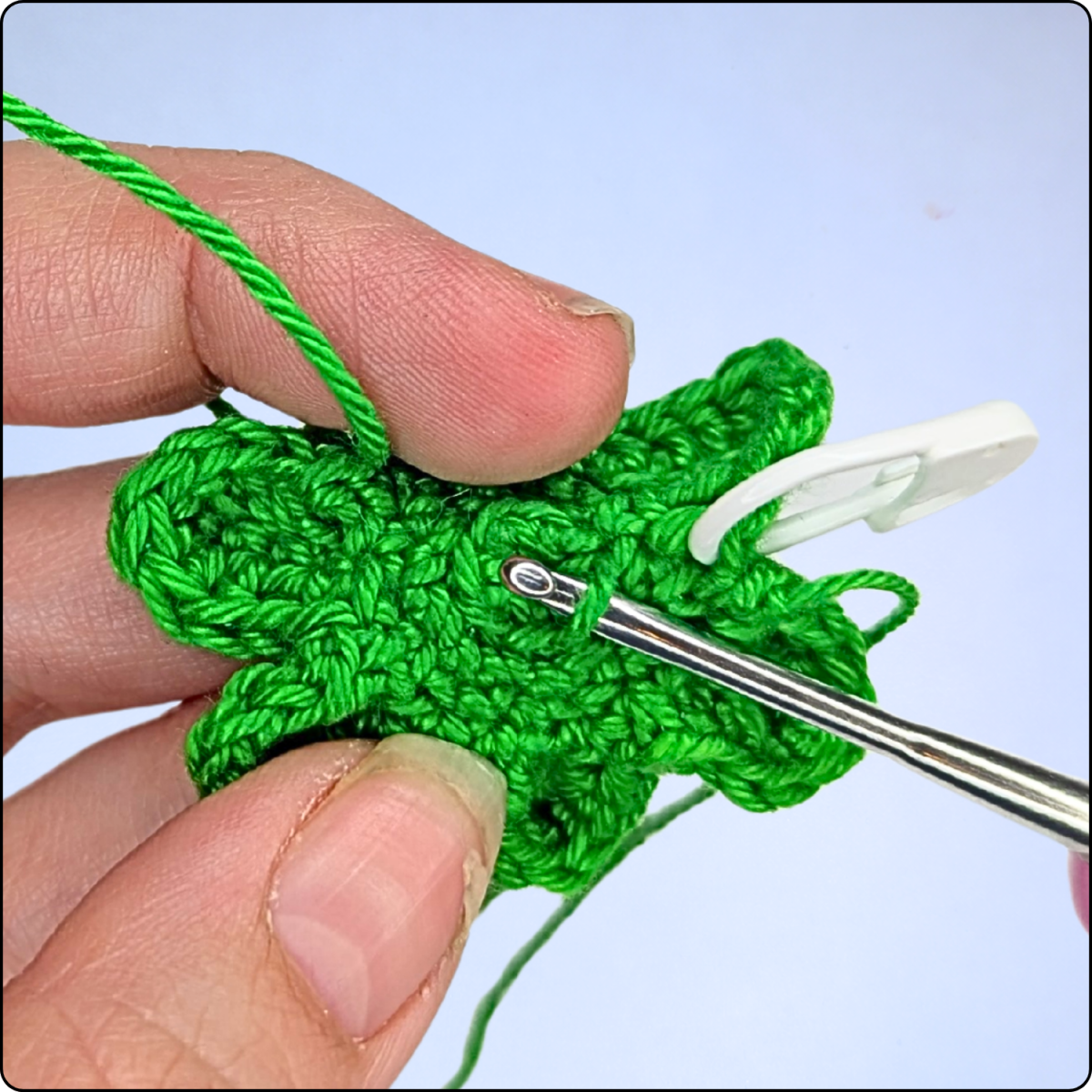 Blog-Inhaltsbild für 'Kostenlose Häkelanleitung: Schlüsselanhänger Erdbeere'