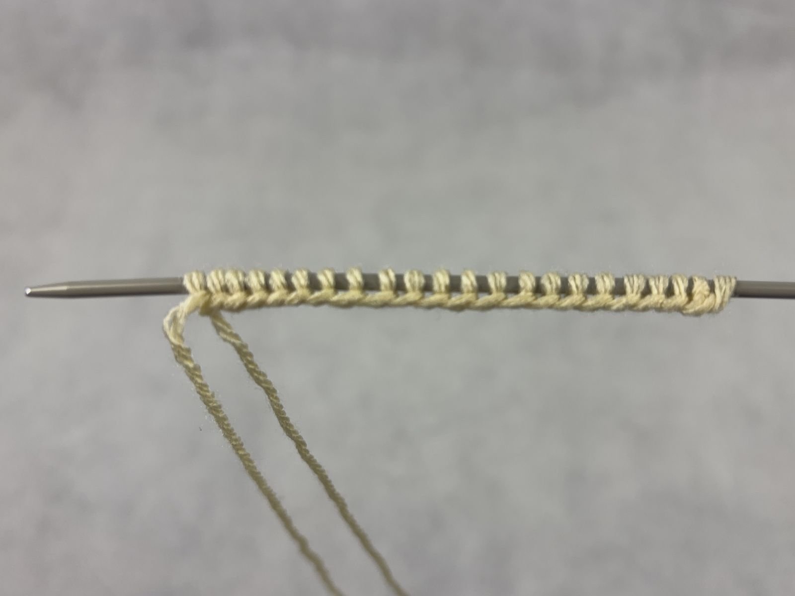 Blog-Inhaltsbild für 'Doubleface stricken: Die wichtigsten Randtechniken einfach erklärt'