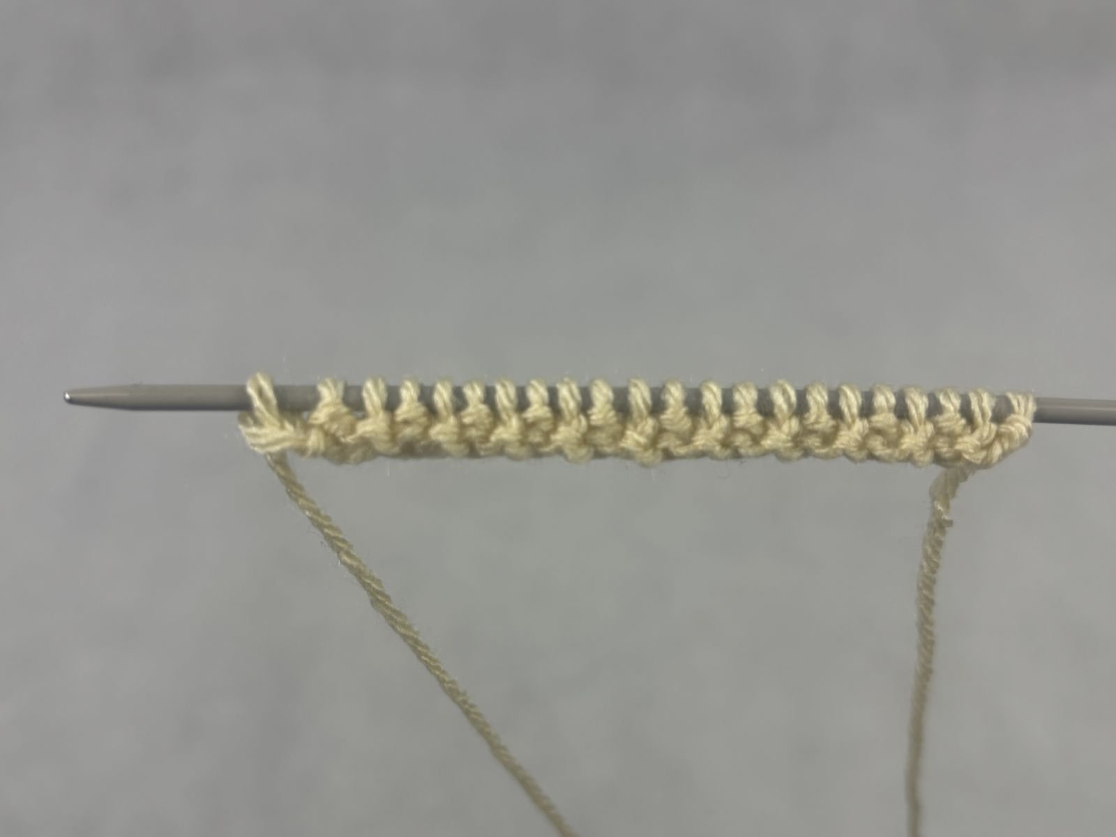 Blog-Inhaltsbild für 'Doubleface stricken: Die wichtigsten Randtechniken einfach erklärt'