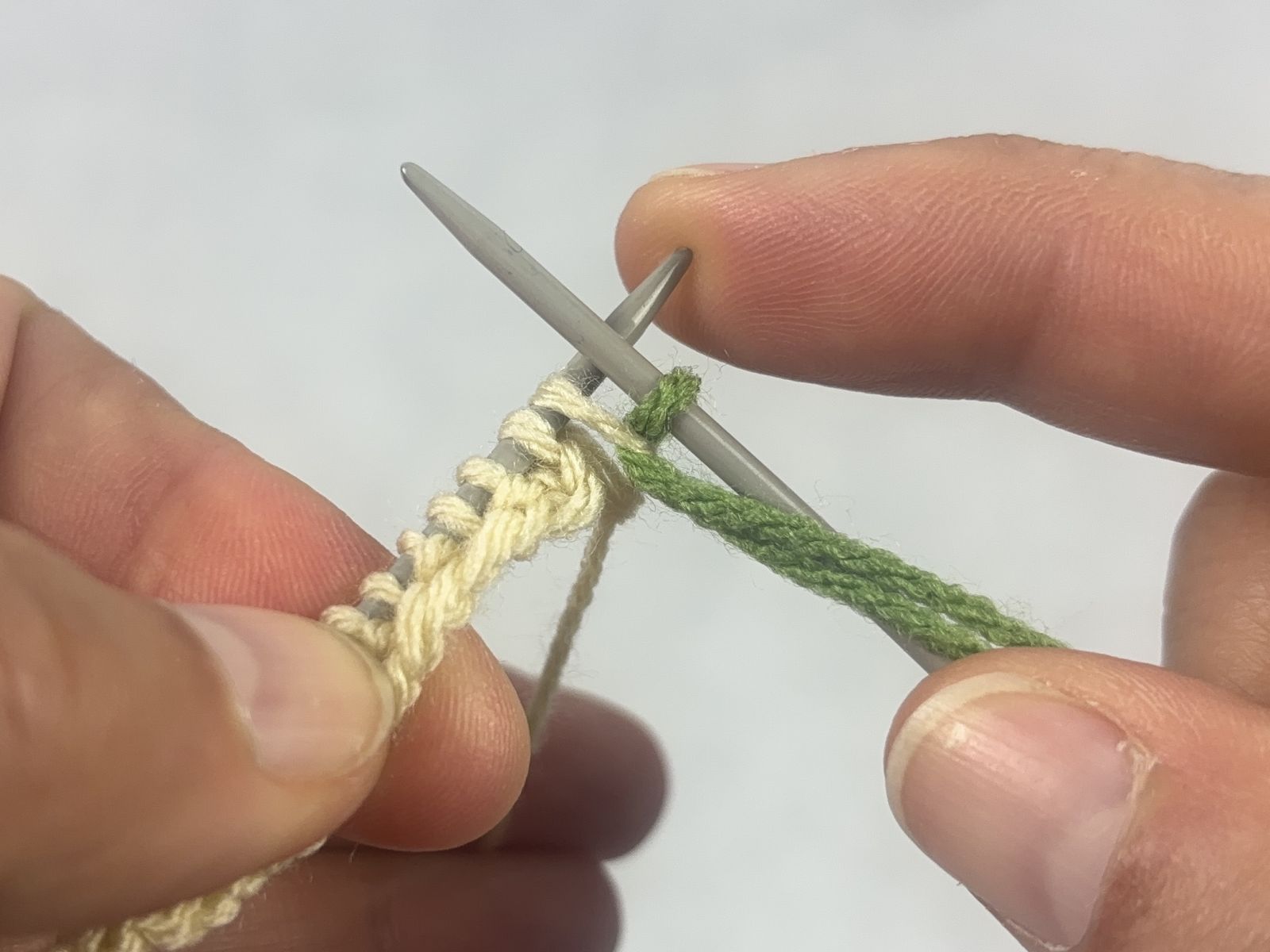 Blog-Inhaltsbild für 'Doubleface stricken: Die wichtigsten Randtechniken einfach erklärt'