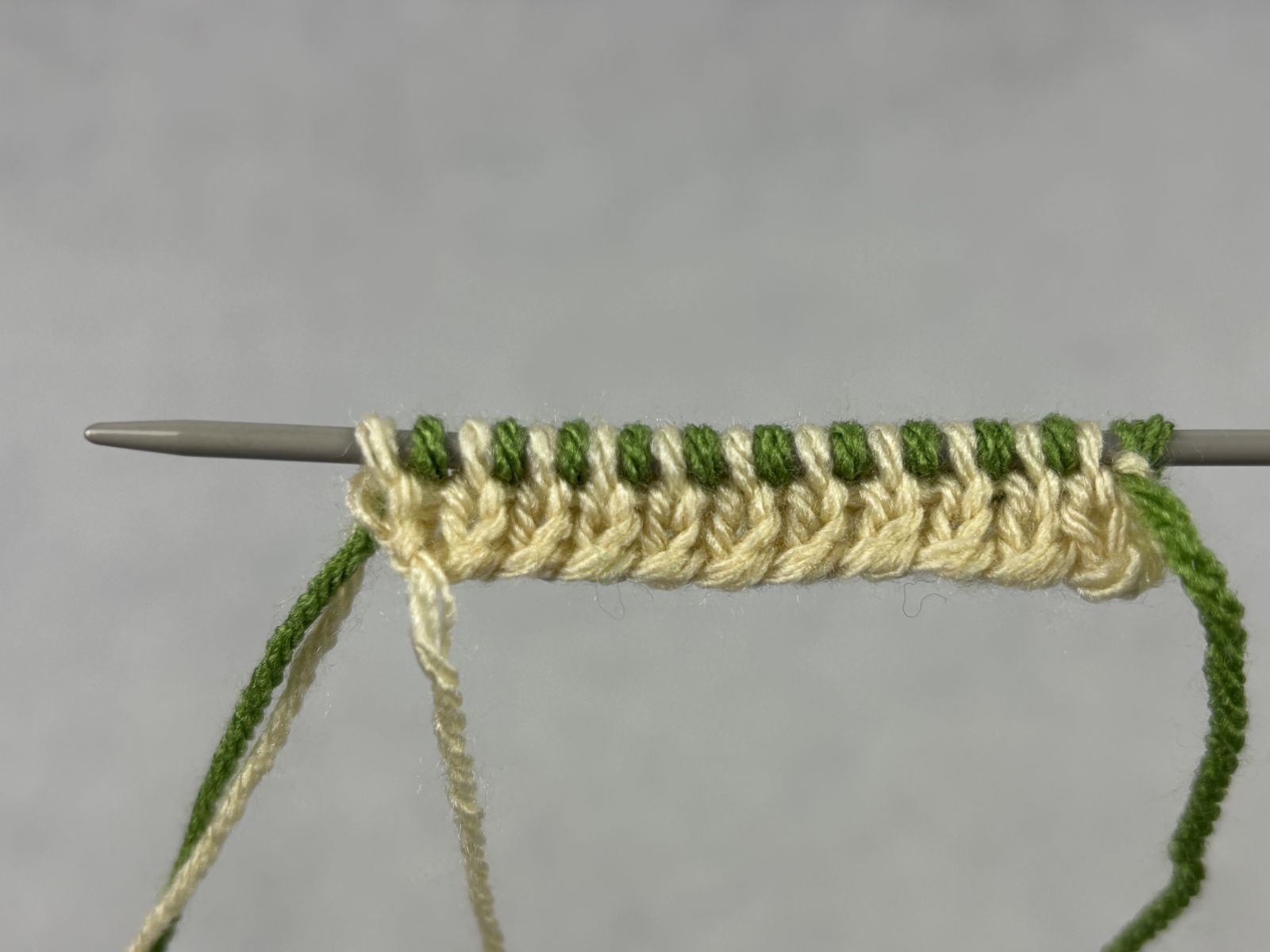 Blog-Inhaltsbild für 'Doubleface stricken: Die wichtigsten Randtechniken einfach erklärt'