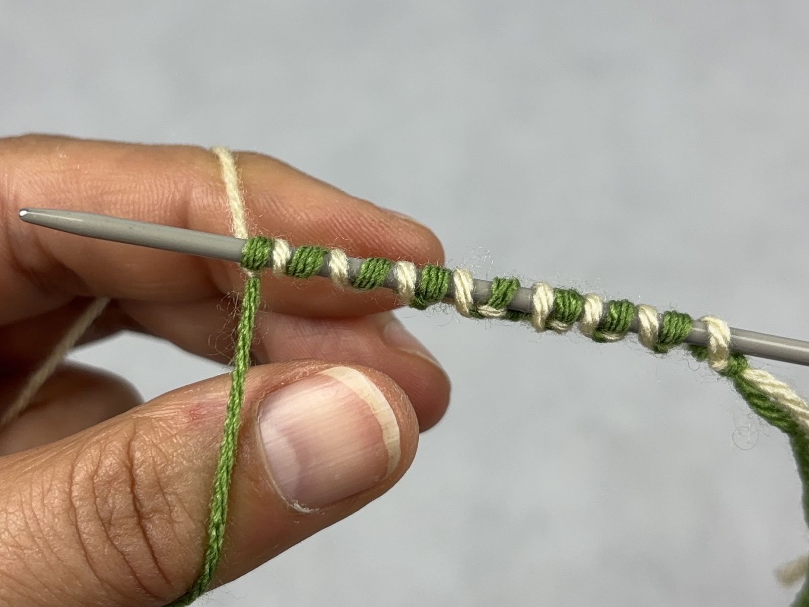 Blog-Inhaltsbild für 'Doubleface stricken: Die wichtigsten Randtechniken einfach erklärt'