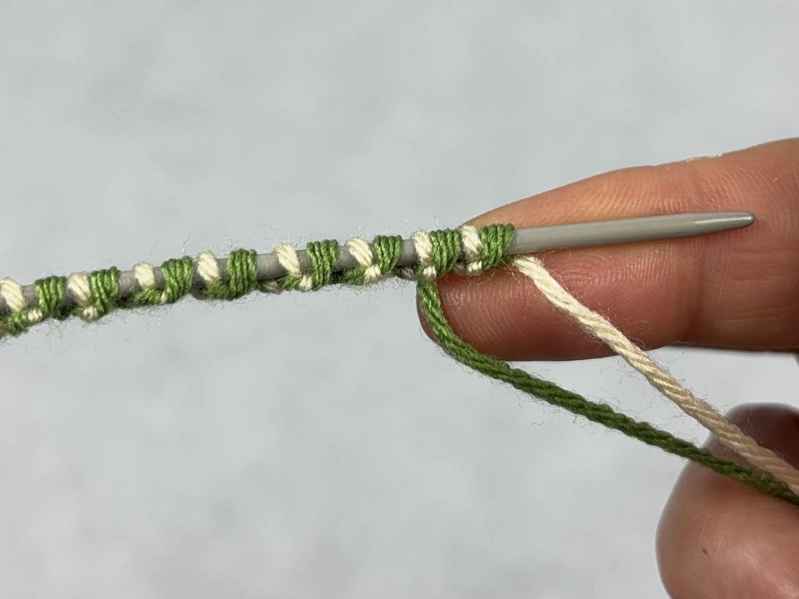 Blog-Inhaltsbild für 'Doubleface stricken: Die wichtigsten Randtechniken einfach erklärt'