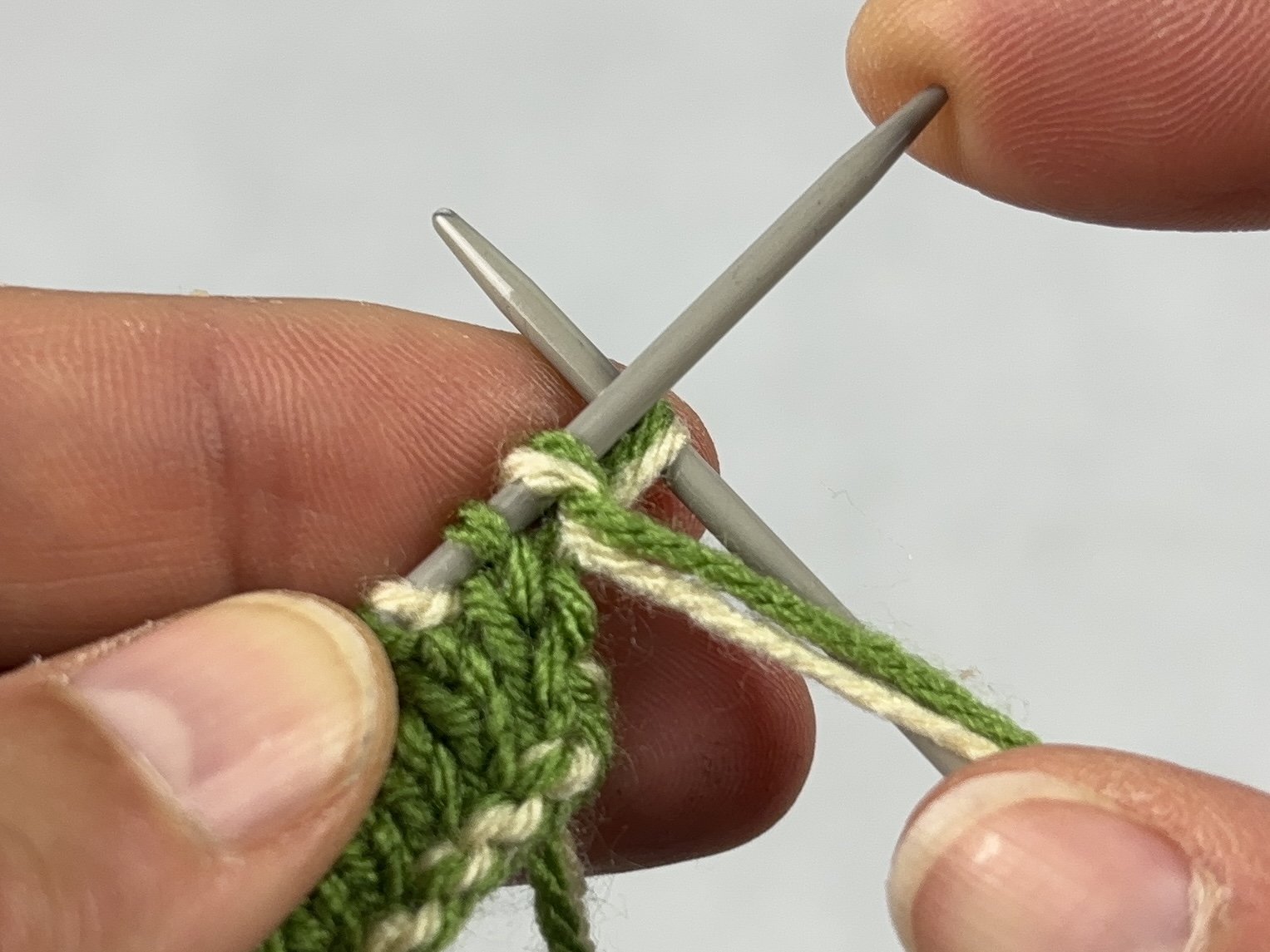 Blog-Inhaltsbild für 'Doubleface stricken: Die wichtigsten Randtechniken einfach erklärt'