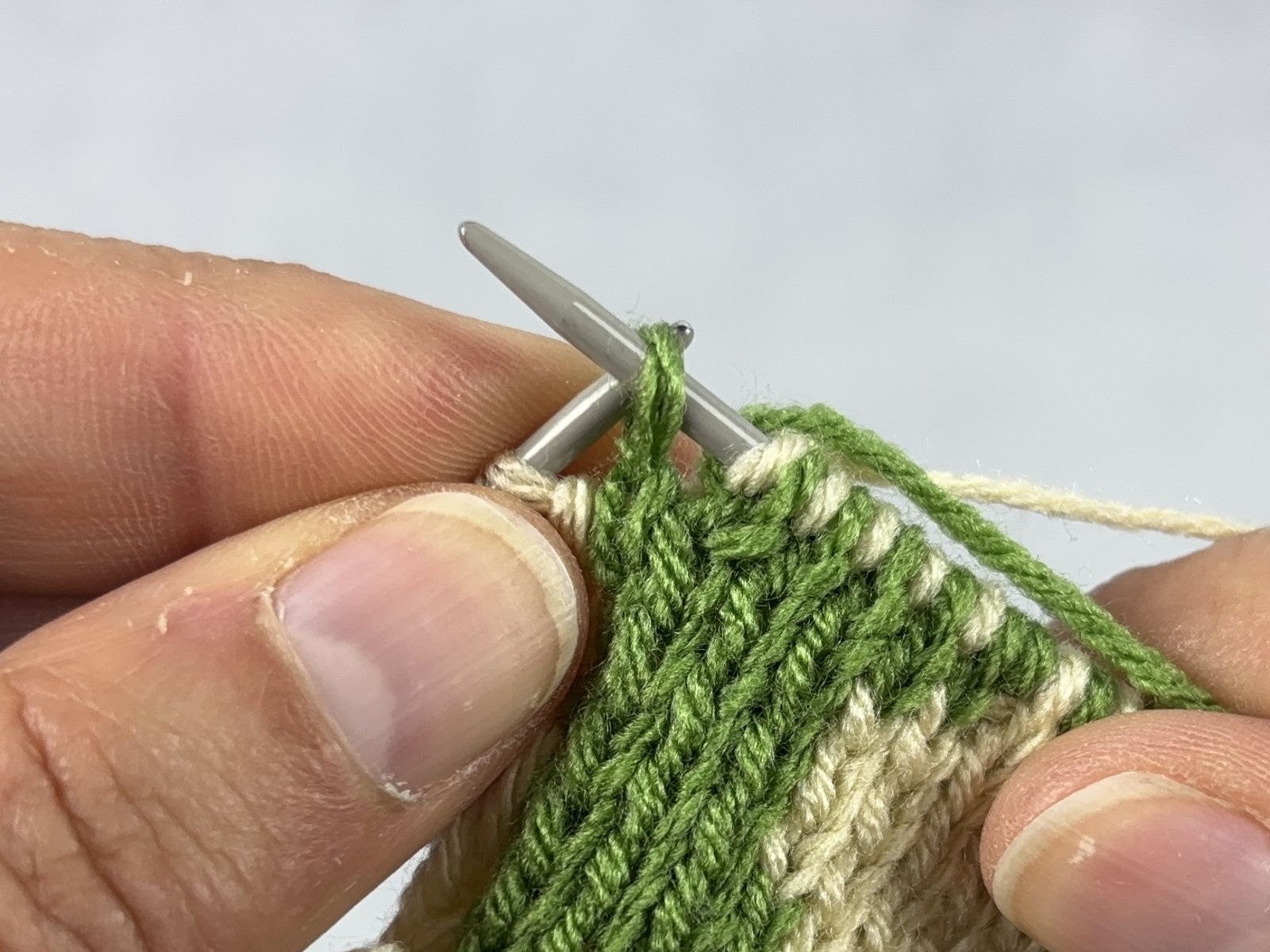 Blog-Inhaltsbild für 'Doubleface stricken: Die wichtigsten Randtechniken einfach erklärt'
