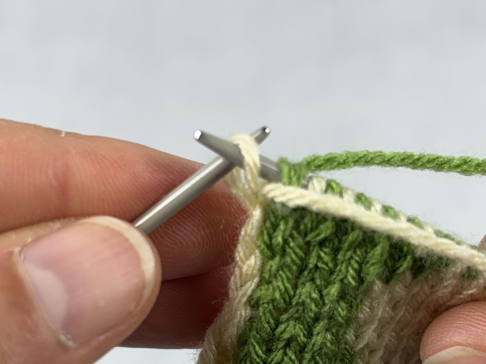 Blog-Inhaltsbild für 'Doubleface stricken: Die wichtigsten Randtechniken einfach erklärt'