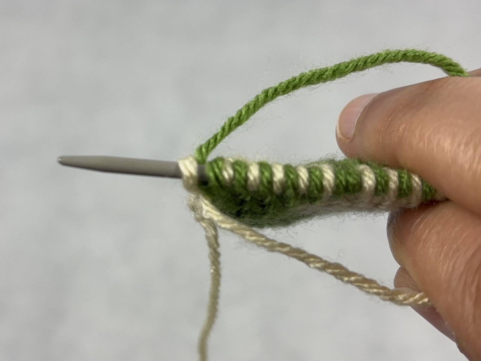 Blog-Inhaltsbild für 'Doubleface stricken: Die wichtigsten Randtechniken einfach erklärt'