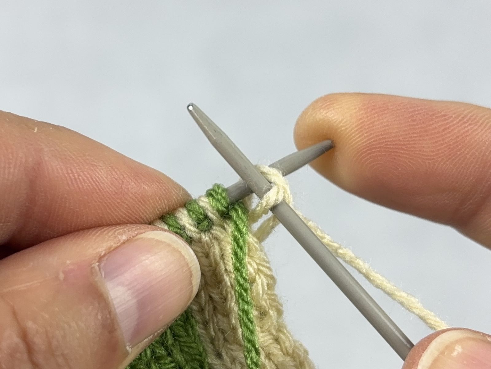 Blog-Inhaltsbild für 'Doubleface stricken: Die wichtigsten Randtechniken einfach erklärt'