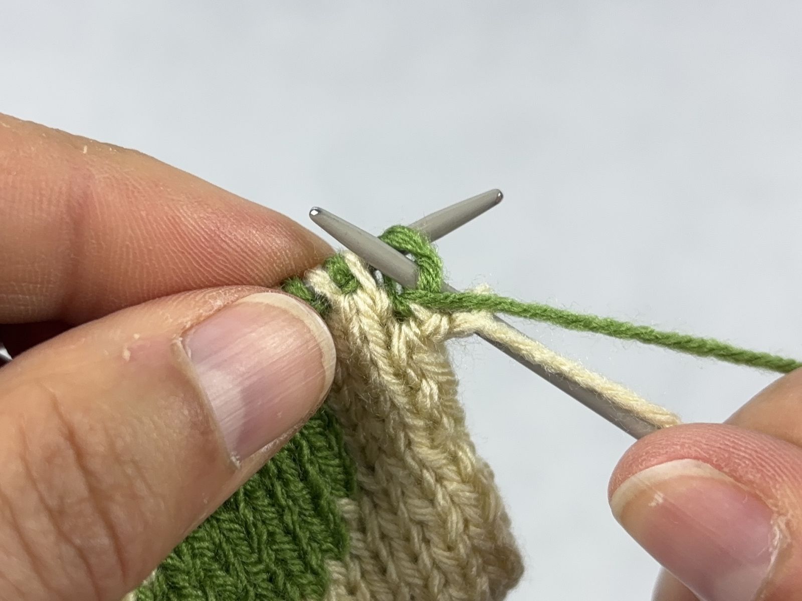 Blog-Inhaltsbild für 'Doubleface stricken: Die wichtigsten Randtechniken einfach erklärt'