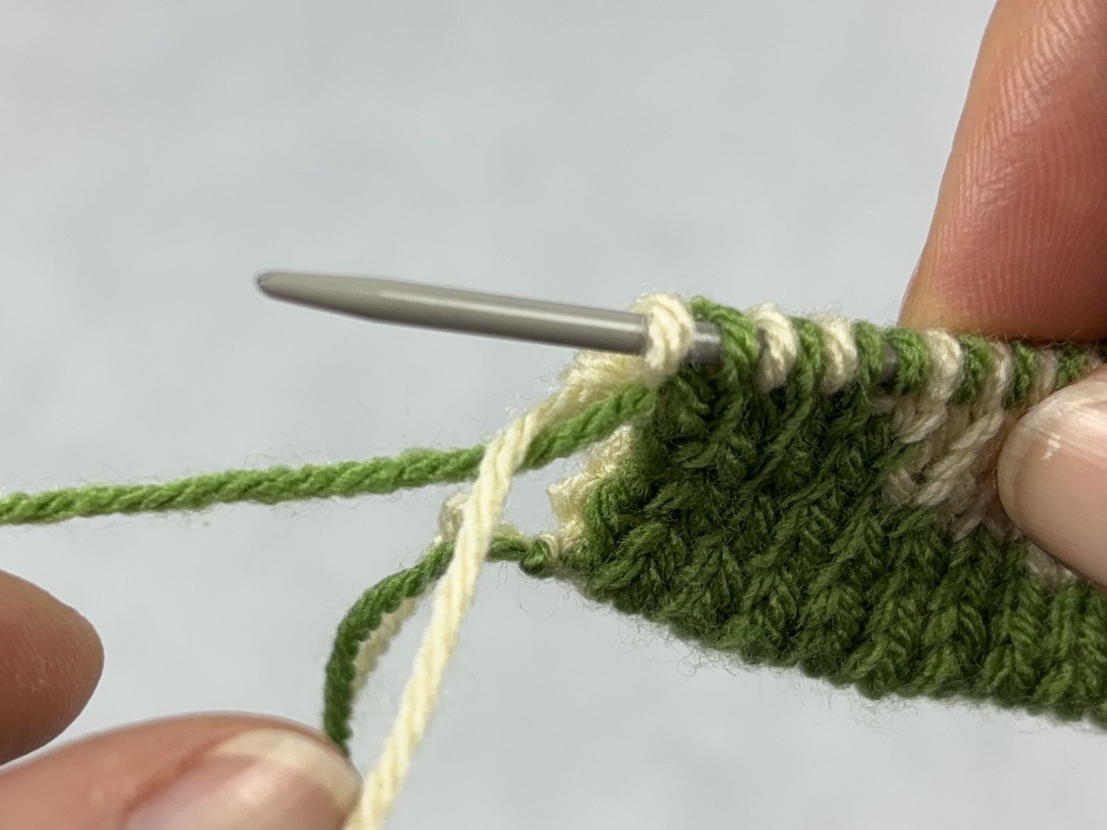 Blog-Inhaltsbild für 'Doubleface stricken: Die wichtigsten Randtechniken einfach erklärt'