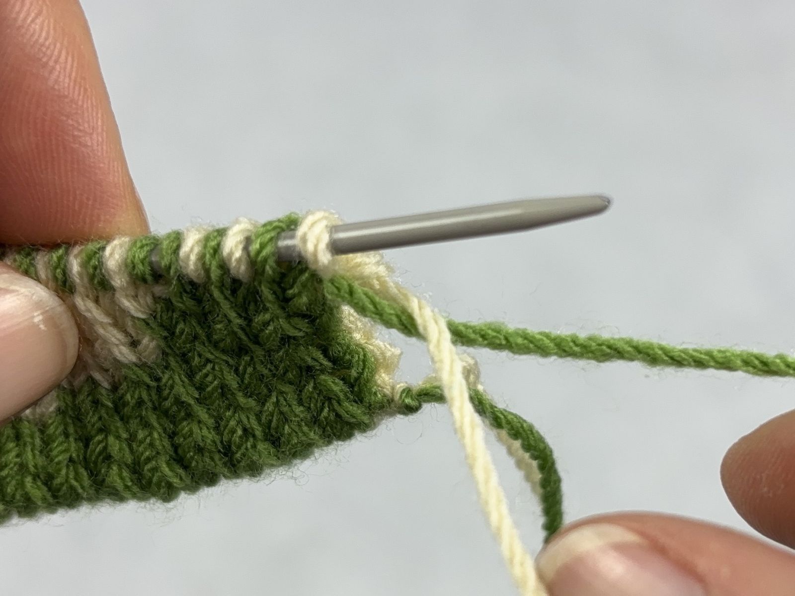Blog-Inhaltsbild für 'Doubleface stricken: Die wichtigsten Randtechniken einfach erklärt'