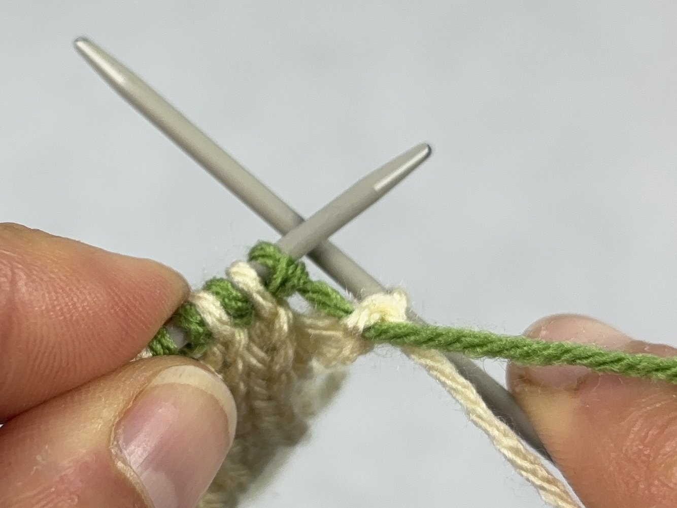 Blog-Inhaltsbild für 'Doubleface stricken: Die wichtigsten Randtechniken einfach erklärt'
