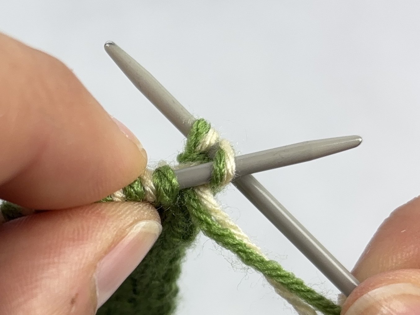 Blog-Inhaltsbild für 'Doubleface stricken: Die wichtigsten Randtechniken einfach erklärt'